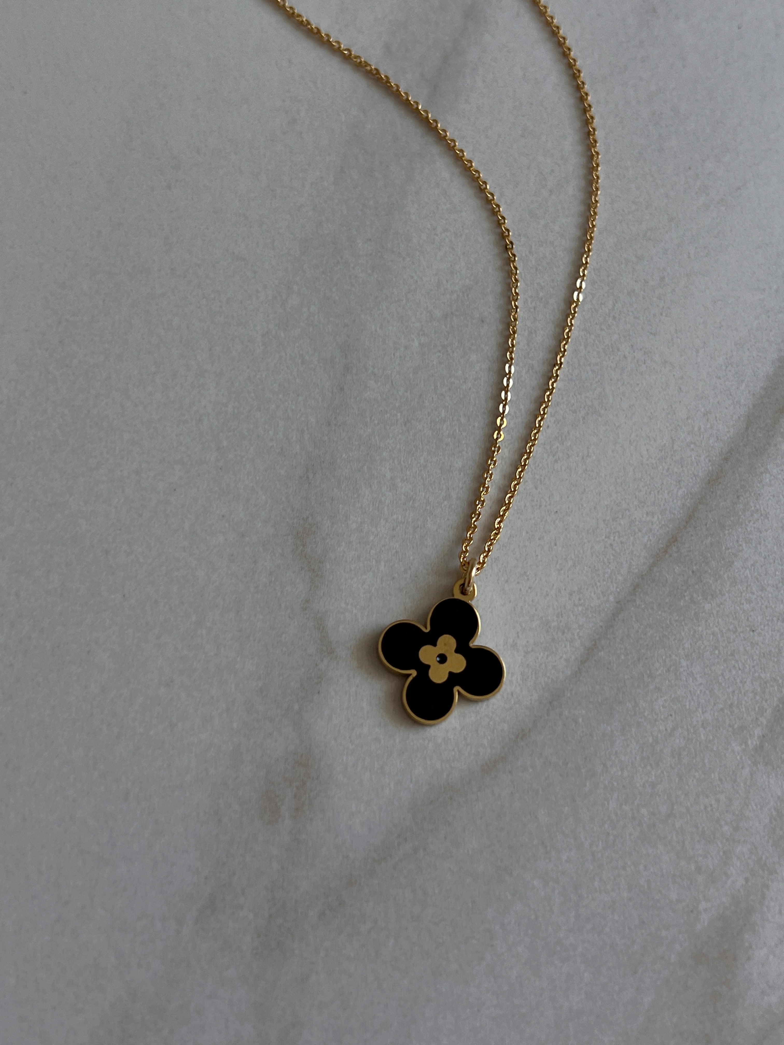 Lv clover sale necklace