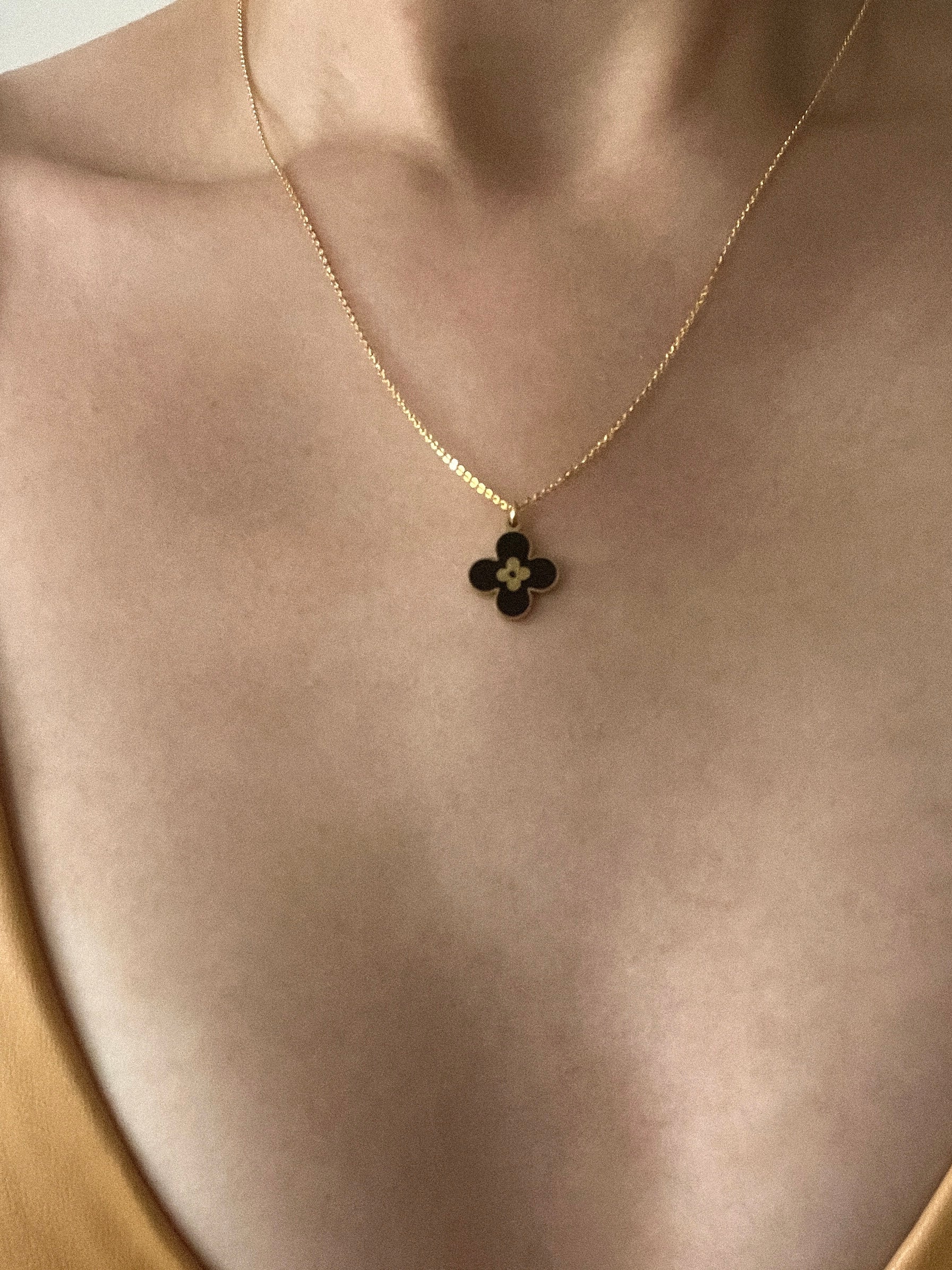 Lv hot sale clover necklace